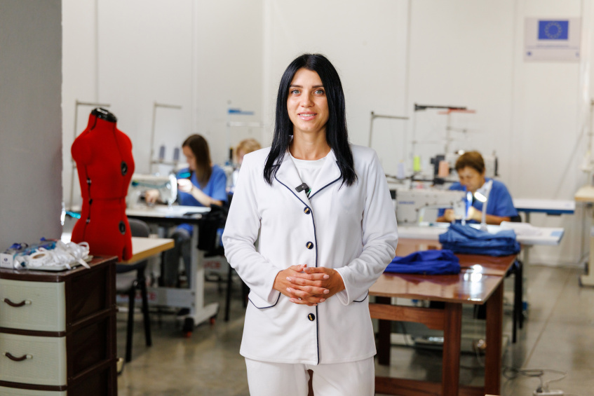 De la o mașină de cusut acasă la un atelier modern: povestea Iuliei și a afacerii dezvoltate cu sprijinul UE la Tiraspol