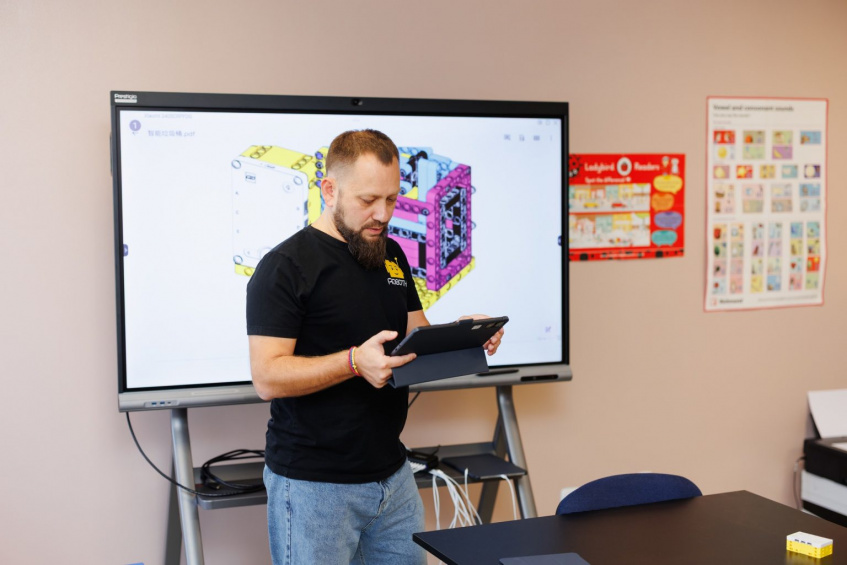 Copiii din Orhei învață să construiască roboți datorită sprijinului Uniunii Europene